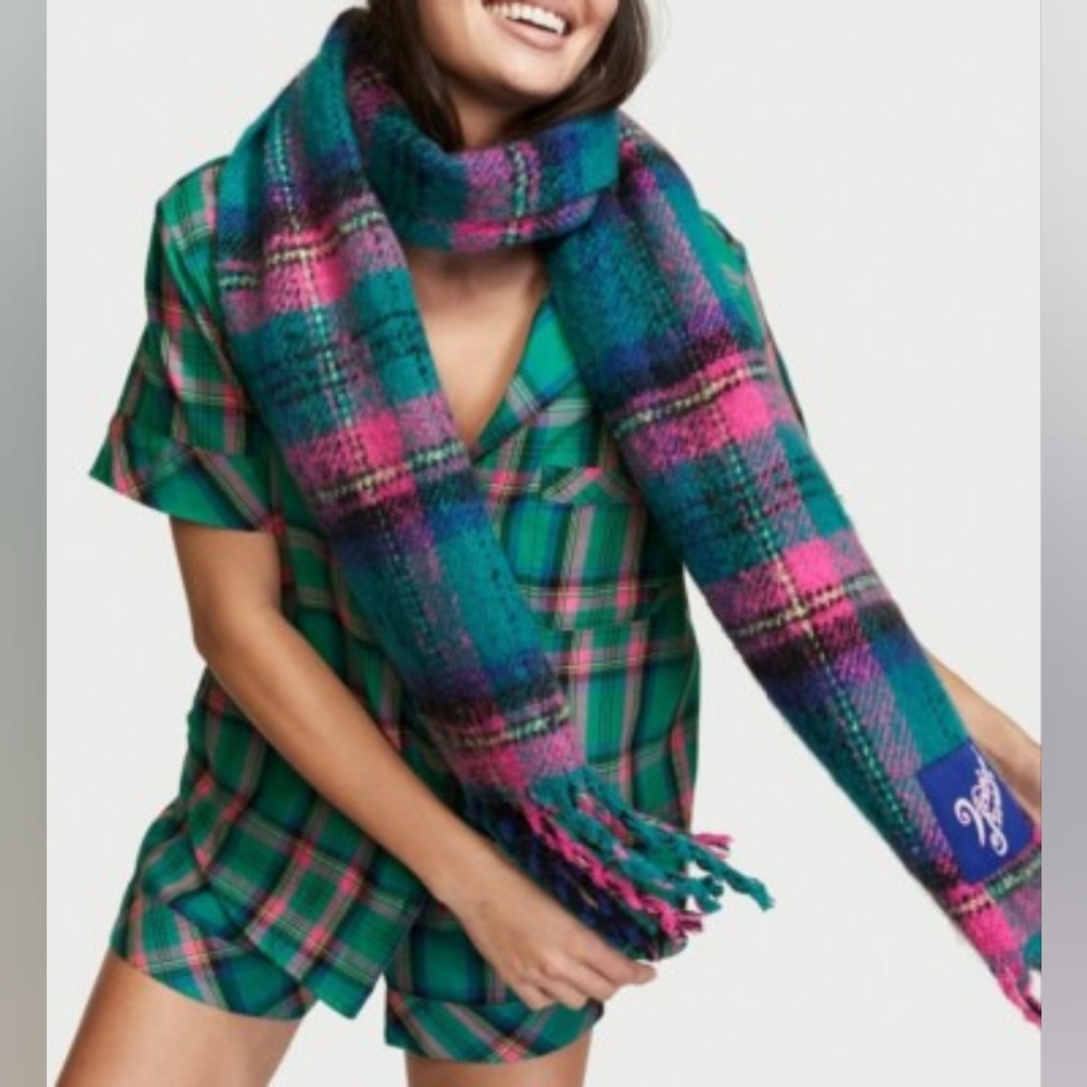 VICTORIA'S SECRET COZY PLAID SCARF W/FRINGE WINTER MULTI-COLOR ONE SIZE NWT
